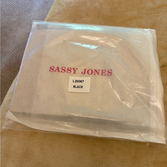 Sassy Jones Red and Black Geometric Clutch NWT - Picture 4 of 4